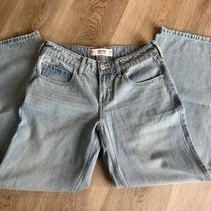 NWOT Hollister Low-Rise Baggy Jeans - Size 2